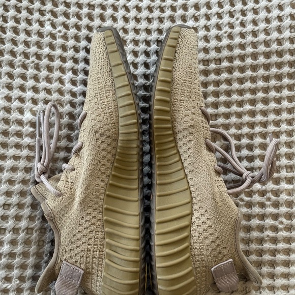 Yeezy Boost 350 V2 "Earth" Sneakers - Picture 5 of 7